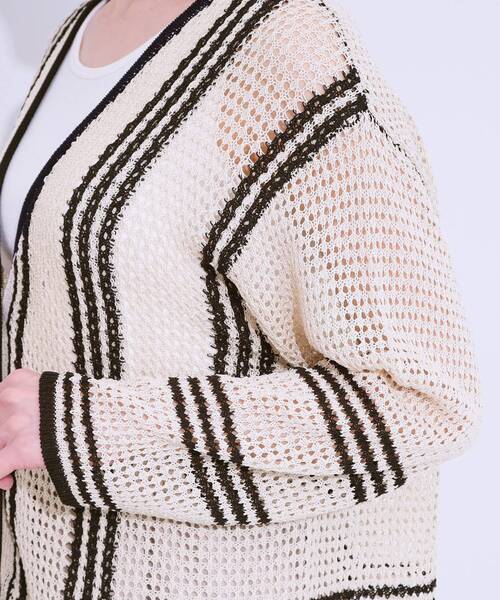 SHOO・LA・RUE（シューラルー）の「レースのような編み柄が上品 Vネックカーディガン（カーディガン/ボレロ・レディース・アイボリー/ブラック/グリーン系・00）」の20枚目の写真