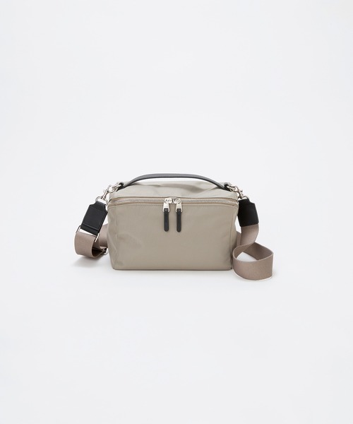 Breath TOPKAPI(ブレストプカピ)の「【Breath TOPKAPI】【撥水】マット ナイロン ボックス型 ショルダーバッグ(ショルダーバッグ・レディース・グレー/ベージュ/ブラック/イエロー×グリーン・FREE)」の3枚目の写真