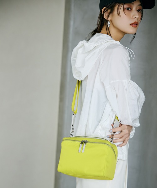 Breath TOPKAPI(ブレストプカピ)の「【Breath TOPKAPI】【撥水】マット ナイロン ボックス型 ショルダーバッグ(ショルダーバッグ・レディース・グレー/ベージュ/ブラック/イエロー×グリーン・FREE)」の5枚目の写真