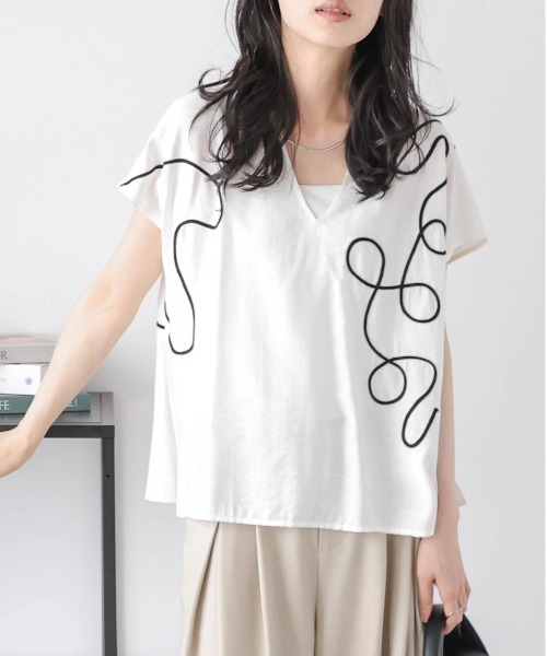 SUGAR BISKET(シュガービスケット)の「コード刺繍リネンライクトップス(Tシャツ/カットソー・レディース・グレイッシュベージュ/ブラック/ホワイト・フリー)」の10枚目の写真