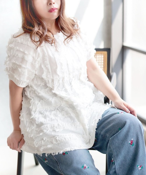 Ruwan yu(ルワンユー)の「フリンジジャガードペプラム半袖プルオーバー【大きいサイズ対応】(シャツ/ブラウス・レディース・ホワイト・L/LL/3L/4L)」の5枚目の写真