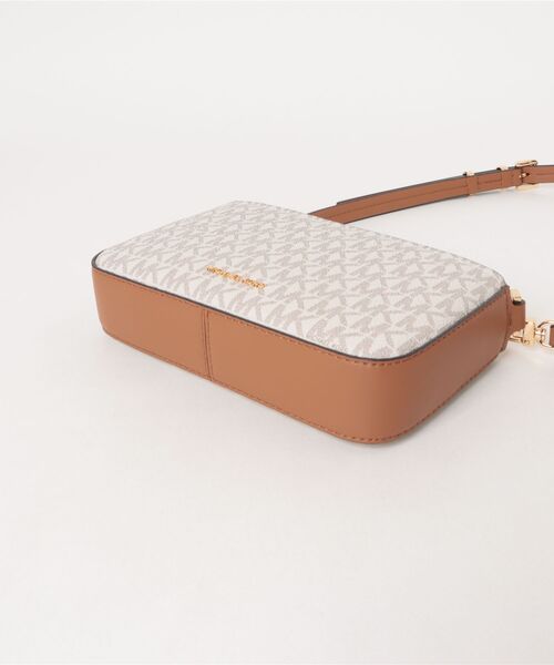 MICHAEL KORS(マイケルコース)の「BRYANT コンバーチブル ポシェット クロスボディ - MKシグネチャー(ショルダーバッグ・レディース・ホワイト系その他・FREE)」の8枚目の写真