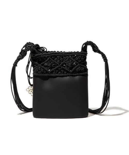 Kinetics（キネティクス）の「nana-nana KNOT SILICONE KNITTING MINI SHOULDER BAG（ナナナナ ノット シリコンニット ミニショルダーバッグ）（ショルダーバッグ・レディース・アイボリー/ブラック・ONE SIZE）」の4枚目の写真