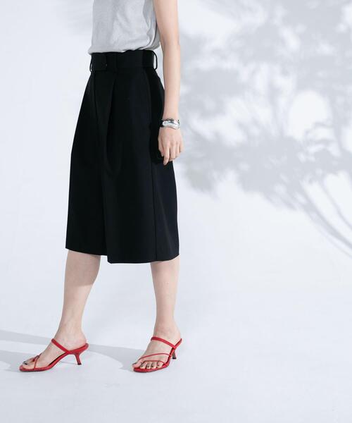 URBAN RESEARCH ROSSO WOMEN(アーバンリサーチ ロッソ)の「タックハーフパンツ(その他パンツ・レディース・グレー/ブラック・36/38)」の2枚目の写真