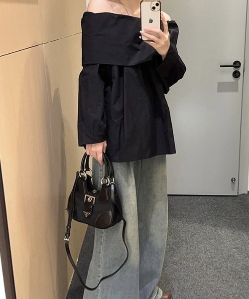 gossip！ロサンゼルス（ゴシップロサンゼルス）の「ミニマムデザイン オープンショルダーブラウス（シャツ/ブラウス・レディース・ブラック・FREE）」の2枚目の写真