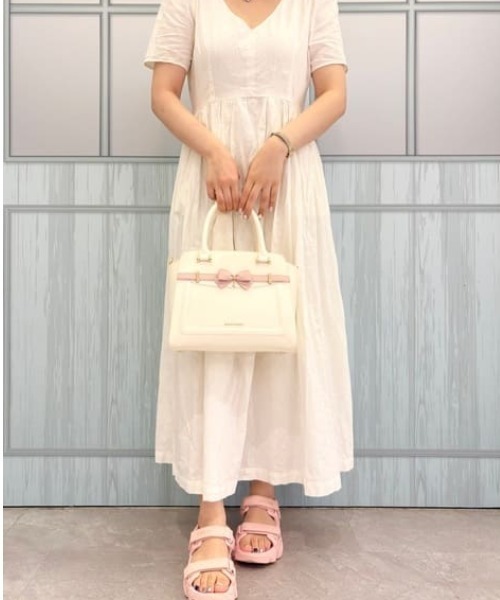 SAMANTHAVEGA(サマンサベガ)の「バイカラーアクセントリボンハンドバッグ(ハンドバッグ・レディース・ホワイト/ピンク/ライトブルー/ブラック・FREE)」の5枚目の写真