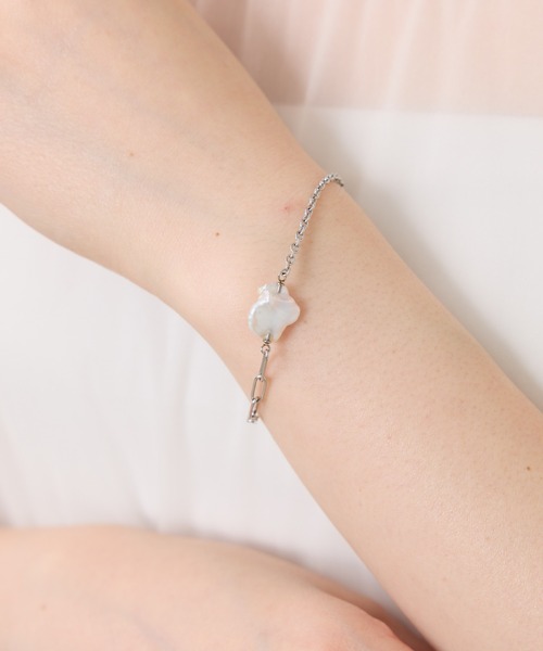 COLLAGE GALLARDAGALANTE（コラージュガリャルダガランテ）の「【OT】バロックパールアシメトリーブレス（ブレスレット・レディース・シルバー/ゴールド・FREE）」の3枚目の写真