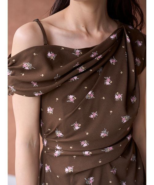 SNIDEL（スナイデル）の「フラワープリントドレープワンピース