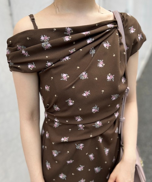 SNIDEL（スナイデル）の「フラワープリントドレープワンピース