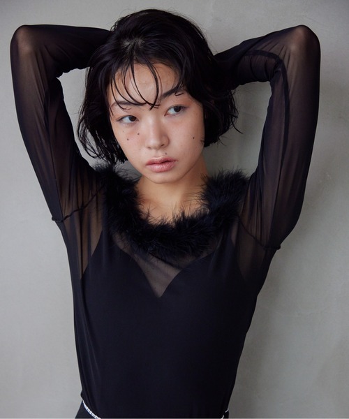 etre loin(エトルワン)の「Fur trimmed sheer top(シャツ/ブラウス・レディース・クリーム/ブラック/ブラウン・M)」の2枚目の写真