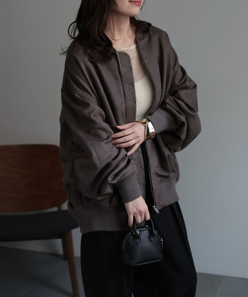 ap retro（アプレトロ）の「スエードライク ポンチボリュームスリーブMA-1（MA-1・レディース・ブラウン/チャコール/グレイッシュベージュ・FREE）」の17枚目の写真