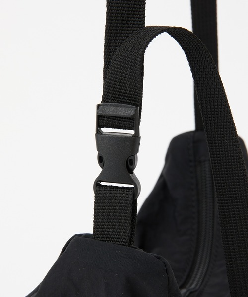 COLONY 2139(コロニートゥーワンスリーナイン)の「超軽量70g 撥水ソフトナイロンミニショルダー(ショルダーバッグ・メンズ・ブラック・FREE)」の16枚目の写真