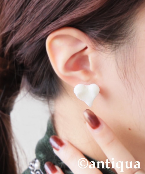antiqua(アンティカ)の「フロッキー ハート ピアス(ピアス(両耳用)・レディース・ブラック/ホワイト/ワイン/グリーン・FREE)」の22枚目の写真