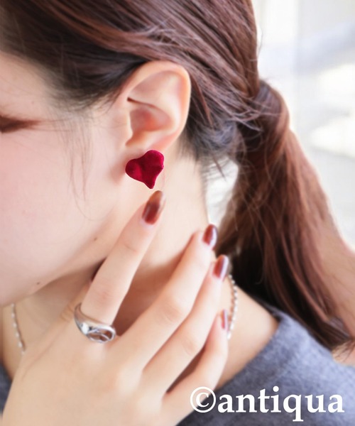 antiqua(アンティカ)の「フロッキー ハート ピアス(ピアス(両耳用)・レディース・ブラック/ホワイト/ワイン/グリーン・FREE)」の10枚目の写真