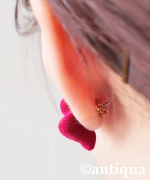 antiqua(アンティカ)の「フロッキー ハート ピアス(ピアス(両耳用)・レディース・ブラック/ホワイト/ワイン/グリーン・FREE)」の11枚目の写真