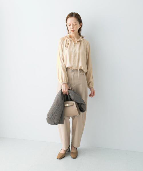 URBAN RESEARCH ROSSO WOMEN（アーバンリサーチ　ロッソ）の「グロッシー2WAYネックギャザーブラウス（シャツ/ブラウス・レディース・アイボリー/キャメル/チャコールグレー・FREE）」の8枚目の写真