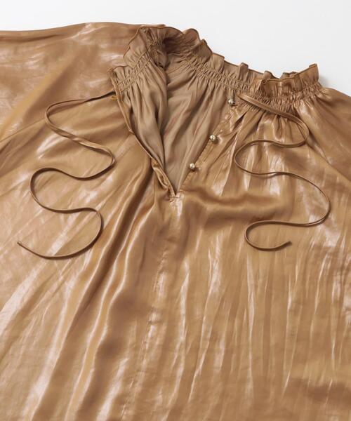 URBAN RESEARCH ROSSO WOMEN（アーバンリサーチ　ロッソ）の「グロッシー2WAYネックギャザーブラウス（シャツ/ブラウス・レディース・アイボリー/キャメル/チャコールグレー・FREE）」の17枚目の写真