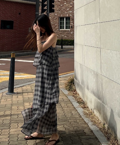 a lot of love(ア ロット オブ ラブ)の「レイヤリングデザイン エアリーキャミソールワンピース(ワンピース・レディース・ホワイト系その他/ホワイト/ブラック/ブラック系その他・FREE)」の20枚目の写真
