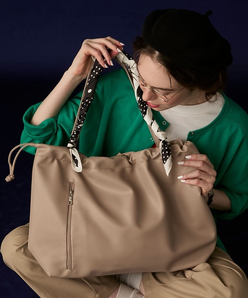 BONLECILL Marche(ボンルシールマルシェ)の「【BONLECILL Marche】《大容量》2wayドロストギャザートートバッグ/巾着バッグ/マザーズバッグ(トートバッグ・レディース・サンドベージュ/ワイン/グレイッシュベージュ/ブラック/キャメル/グリーン・FREE)」の19枚目の写真