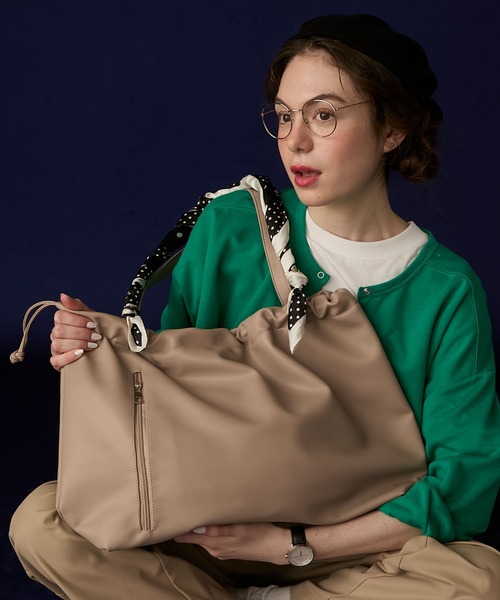 BONLECILL Marche(ボンルシールマルシェ)の「【BONLECILL Marche】《大容量》2wayドロストギャザートートバッグ/巾着バッグ/マザーズバッグ(トートバッグ・レディース・サンドベージュ/ワイン/グレイッシュベージュ/ブラック/キャメル/グリーン・FREE)」の20枚目の写真