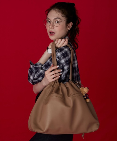 BONLECILL Marche(ボンルシールマルシェ)の「【BONLECILL Marche】《大容量》2wayドロストギャザートートバッグ/巾着バッグ/マザーズバッグ(トートバッグ・レディース・サンドベージュ/ワイン/グレイッシュベージュ/ブラック/キャメル/グリーン・FREE)」の15枚目の写真