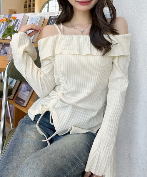 Ada.(エイダ)の「アシンメトリー ワンショル シャーリング フリル トップス(Tシャツ/カットソー・レディース・ホワイト/ブラック/ベージュ・FREE)」の3枚目の写真