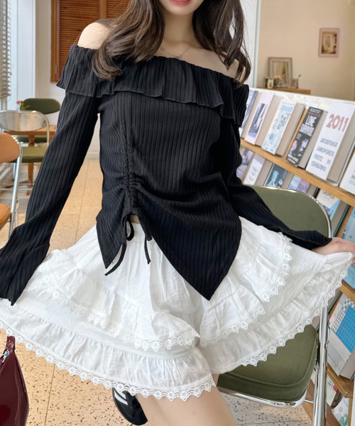 Ada.(エイダ)の「アシンメトリー ワンショル シャーリング フリル トップス(Tシャツ/カットソー・レディース・ホワイト/ブラック/ベージュ・FREE)」の4枚目の写真