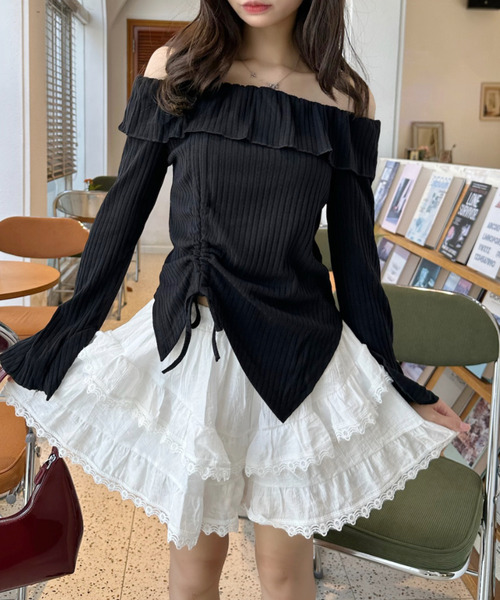 Ada.(エイダ)の「アシンメトリー ワンショル シャーリング フリル トップス(Tシャツ/カットソー・レディース・ホワイト/ブラック/ベージュ・FREE)」の6枚目の写真