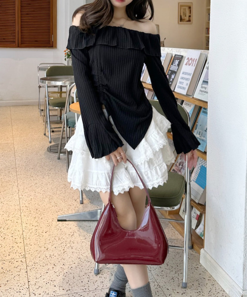 Ada.(エイダ)の「アシンメトリー ワンショル シャーリング フリル トップス(Tシャツ/カットソー・レディース・ホワイト/ブラック/ベージュ・FREE)」の13枚目の写真