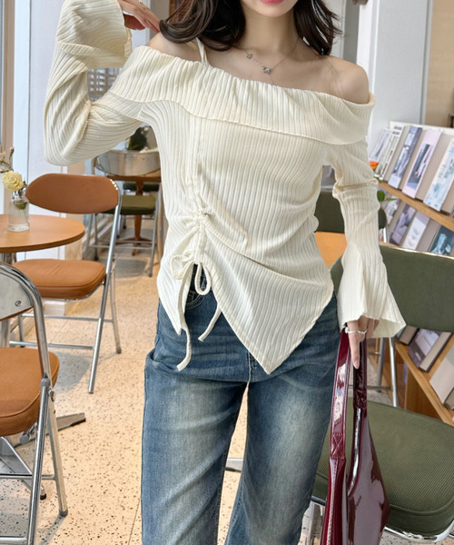 Ada.(エイダ)の「アシンメトリー ワンショル シャーリング フリル トップス(Tシャツ/カットソー・レディース・ホワイト/ブラック/ベージュ・FREE)」の17枚目の写真