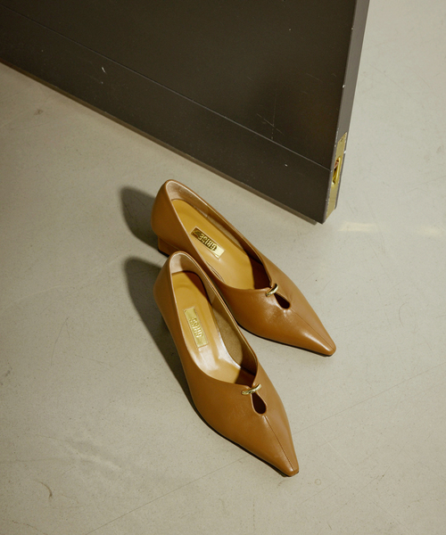 GRISE（グリーズ）の「GRISE5cmレザーカットアウトパンプス（パンプス・レディース・ベージュ系その他/キャメル/ブラック・22.5cm/22cm/25cm/24.5cm/24cm/23.5cm/23cm）」の6枚目の写真
