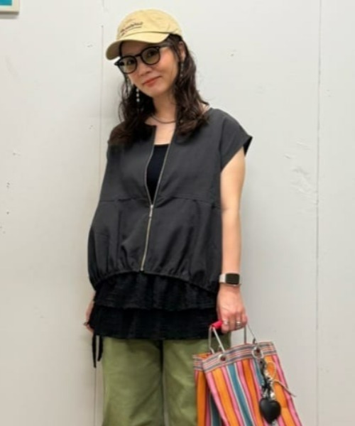 Right-on（ライトオン）の「【HONEYSUCKLE ROSE】２段ロゴ刺繍キャップ（キャップ・レディース・ベージュ/ブラウン/ブラック・フリー）」の4枚目の写真