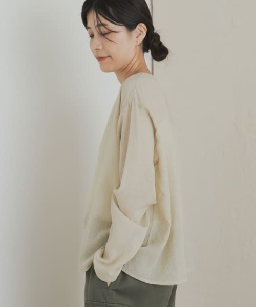 URBAN RESEARCH DOORS（アーバンリサーチドアーズ）の「シアーTシャツブラウス（シャツ/ブラウス・レディース・ホワイト/ライトカーキ・MEDIUM）」の10枚目の写真