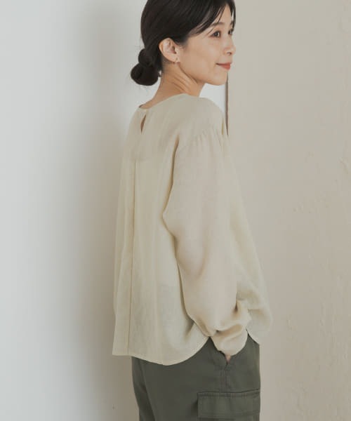 URBAN RESEARCH DOORS（アーバンリサーチドアーズ）の「シアーTシャツブラウス（シャツ/ブラウス・レディース・ホワイト/ライトカーキ・MEDIUM）」の13枚目の写真