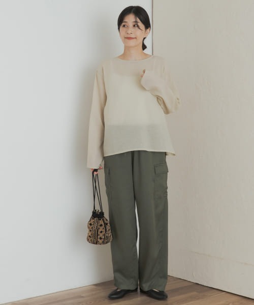 URBAN RESEARCH DOORS（アーバンリサーチドアーズ）の「シアーTシャツブラウス（シャツ/ブラウス・レディース・ホワイト/ライトカーキ・MEDIUM）」の14枚目の写真