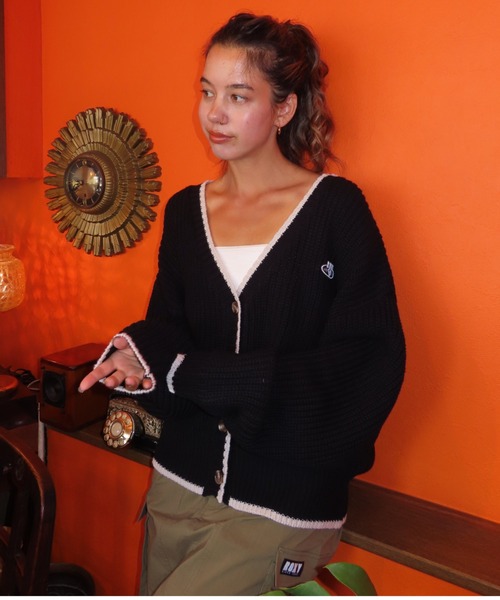 ROXY(ロキシー)の「HORIZON CARDIGAN /ロキシーニットドロップショルダーカーディガン(ニット/セーター・レディース・ブラック/ホワイト/ブルー・MEDIUM/LARGE/SMALL)」の16枚目の写真