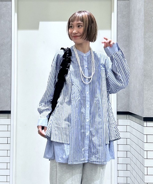 RODEO CROWNS WIDE BOWL（ロデオクラウンズワイドボウル）の「サイドティアードシャツチュニック（チュニック・レディース・ブルー系その他/オフホワイト/ブラック・FREE）」の3枚目の写真