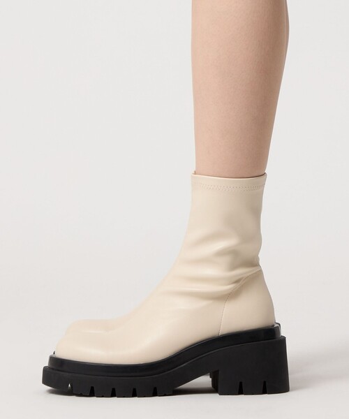 SY UNITED ARROWS(シーユナイテッドアローズ)の「<SY> タンクソールスト ショートブーツ75↑(ブーツ・レディース・オフホワイト/ブラック/その他1・22.5cm/23.5cm/24.5cm/25.5cm)」の18枚目の写真