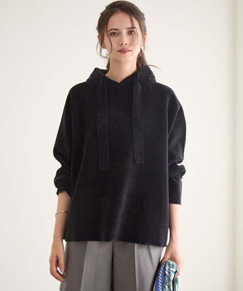 23区(ニジュウサンク)の「【SLOW/一部店舗限定】ベロア風ニット パーカー(パーカー・レディース・ブラウン系/ブラック系・38)」の1枚目の写真