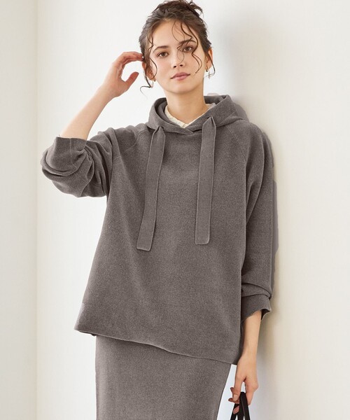 23区(ニジュウサンク)の「【SLOW/一部店舗限定】ベロア風ニット パーカー(パーカー・レディース・ブラウン系/ブラック系・38)」の2枚目の写真