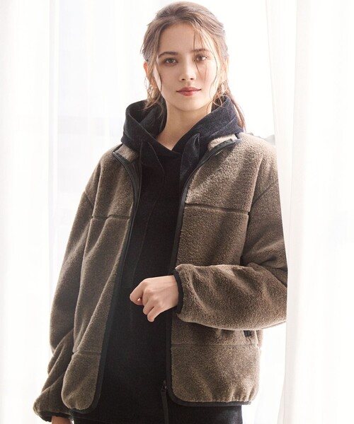 23区(ニジュウサンク)の「【SLOW/一部店舗限定】ベロア風ニット パーカー(パーカー・レディース・ブラウン系/ブラック系・38)」の5枚目の写真