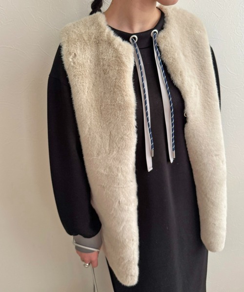 LHELBIE(レルビエ)の「ファー×キルティングベスト(その他アウター・レディース・モカ/アイボリー/ブラック・M)」の2枚目の写真