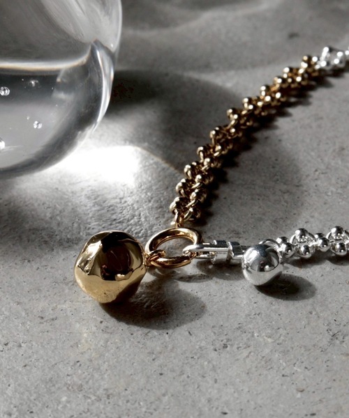Soierie(ソワリー)の「【ZOZOTOWN 別注】ポム チェーン ネックレス / Pome chain necklace(ネックレス・レディース・シルバー×ゴールド・FREE)」の3枚目の写真