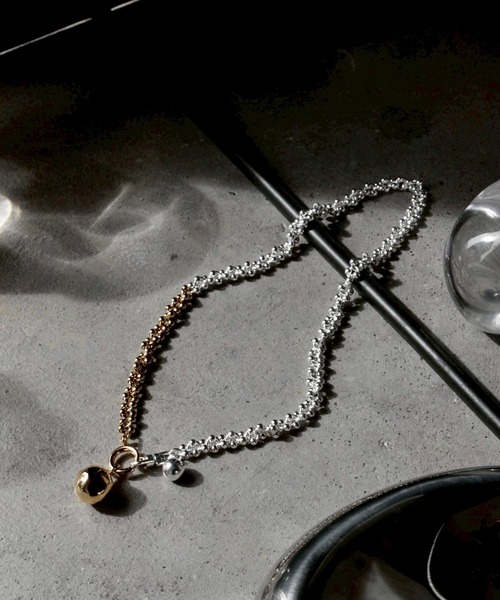 Soierie(ソワリー)の「【ZOZOTOWN 別注】ポム チェーン ネックレス / Pome chain necklace(ネックレス・レディース・シルバー×ゴールド・FREE)」の2枚目の写真