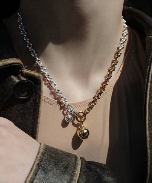 Soierie(ソワリー)の「【ZOZOTOWN 別注】ポム チェーン ネックレス / Pome chain necklace(ネックレス・レディース・シルバー×ゴールド・FREE)」の6枚目の写真