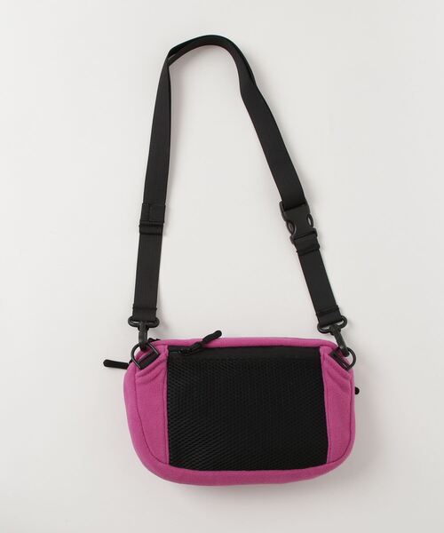 KiU(キウ)の「キウ KiU FLEECE MINI SHOULDER BAG(ショルダーバッグ・メンズ・その他・ONE SIZE)」の2枚目の写真