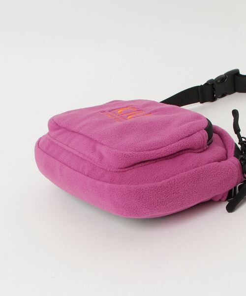 KiU(キウ)の「キウ KiU FLEECE MINI SHOULDER BAG(ショルダーバッグ・メンズ・その他・ONE SIZE)」の3枚目の写真