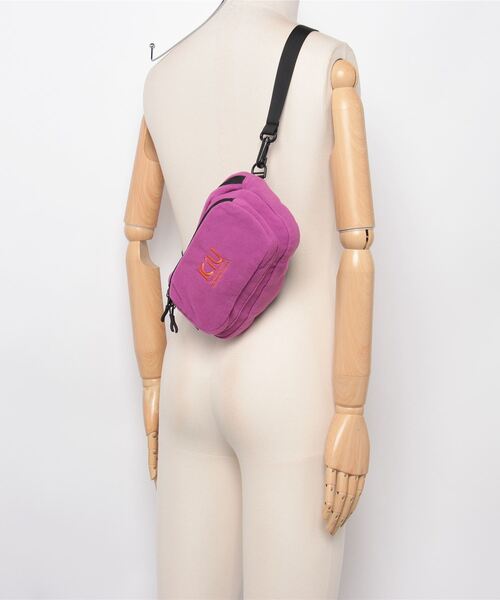 KiU(キウ)の「キウ KiU FLEECE MINI SHOULDER BAG(ショルダーバッグ・メンズ・その他・ONE SIZE)」の5枚目の写真