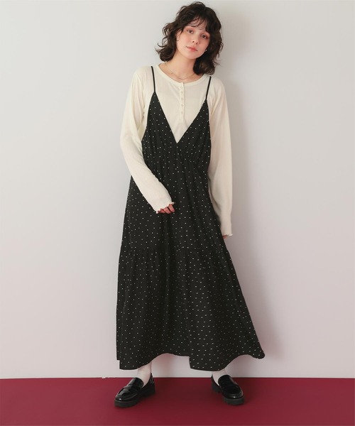 titivate(ティティベイト)の「Vネックフレアシルエットキャミソールワンピース(ワンピース・レディース・ブラック/ベージュ/オフホワイト/ブラック系その他・L/M/S/SP)」の1枚目の写真