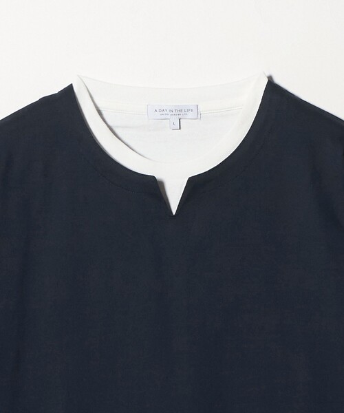 A DAY IN THE LIFE UNITED ARROWS(アデイインザライフユナイテッドアローズ)の「フェイクレイヤード キーネック カットソー<A DAY IN THE LIFE>(Tシャツ/カットソー・メンズ・ベージュ/ネイビー・L/M)」の11枚目の写真